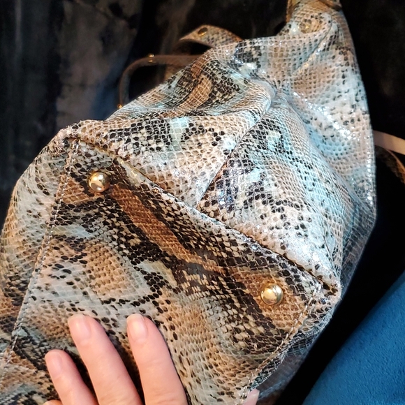 AIMEE KESTENBERG BLUE, BLK SNAKESKIN EMBOSSED LEATHER TOTE EUC - Picture 6 of 10